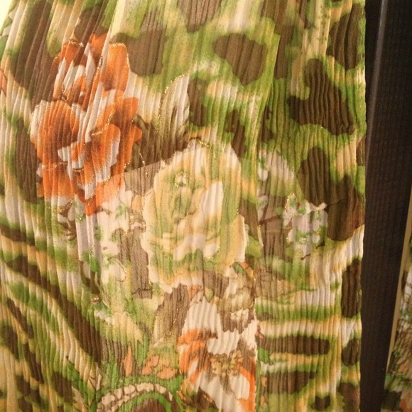 The Buckle Scarf - Picture 2 of 2