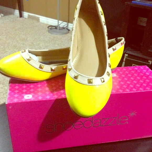 Reduced!**Yellow studded flats from Shoe Dazzle!