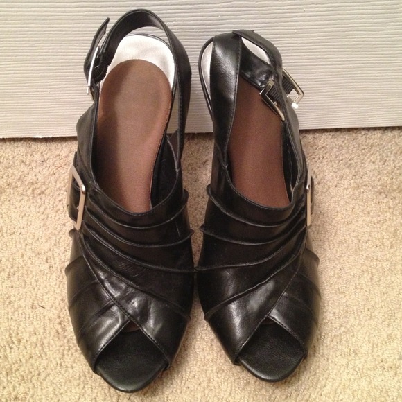 ❗REDUCED❗Shoe dazzle heels