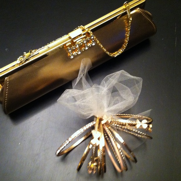 PROM PERFECT! ..new with tags 2 size straps clutch