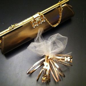 PROM PERFECT! ..new with tags 2 size straps clutch