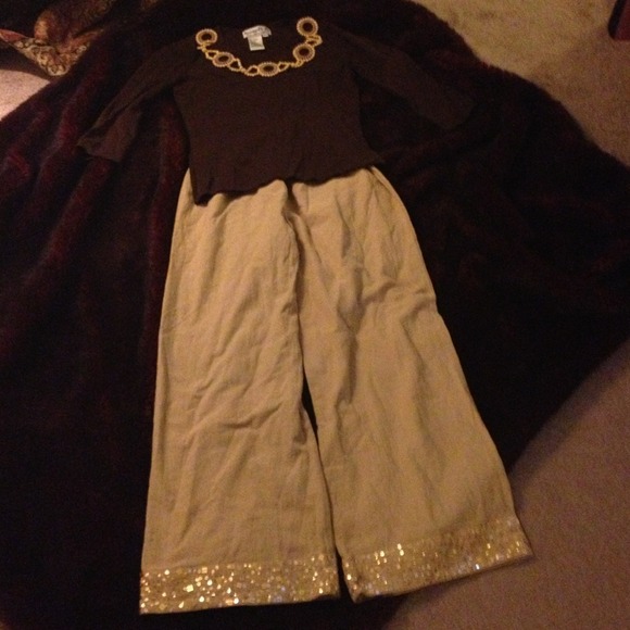 ❗ REDUCED❗Shell Embroidered Fitted Shirt - Picture 1 of 2