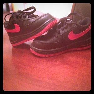 SOlD!! Gently used black an red Nike Air Forces