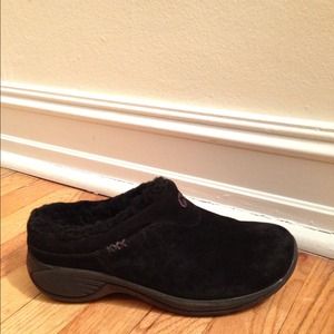 Brand New Encore Ice Black Slip-on Suede Clogs 8.5