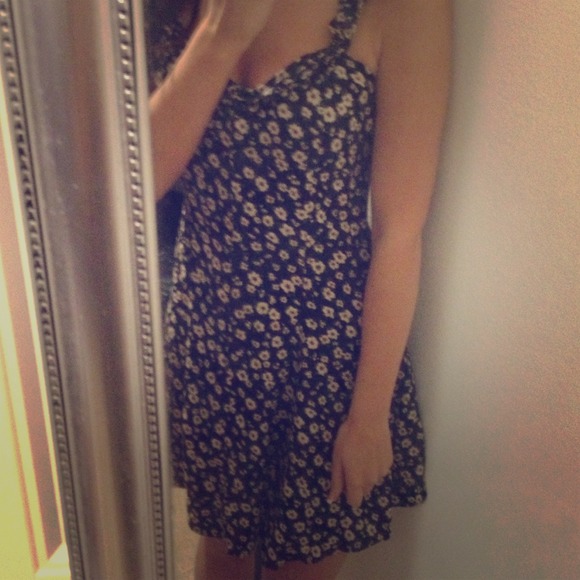 Cute floral dress! Perfect for spring!