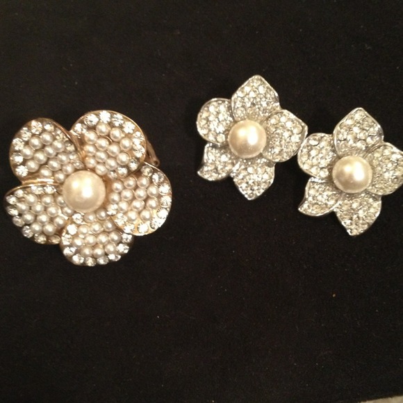 Rhinestone&Pearl Flower Ring and matching earrings - Picture 2 of 2