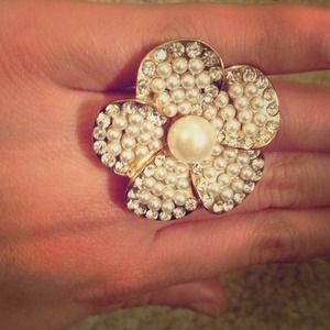 Rhinestone&Pearl Flower Ring and matching earrings