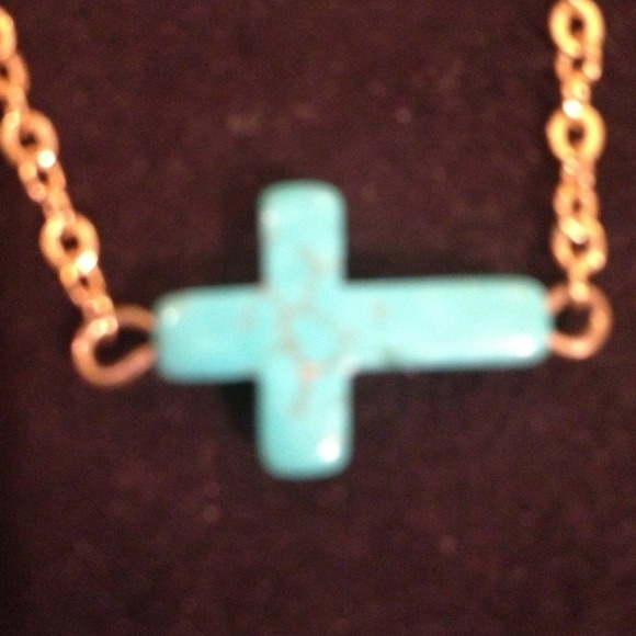 Sideway turquoise cross necklace with gold chain - Picture 2 of 2