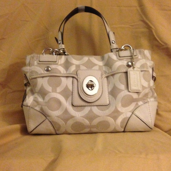 Reserved for Justonemorebag Coach Payton op art