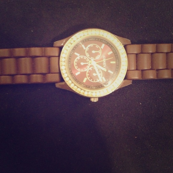 Brown soft banded watch - Picture 1 of 2