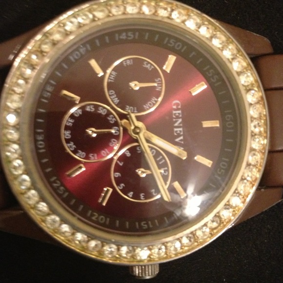 Brown soft banded watch - Picture 2 of 2