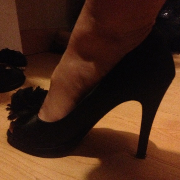 Caparros black satin heels, worn once - Picture 4 of 4