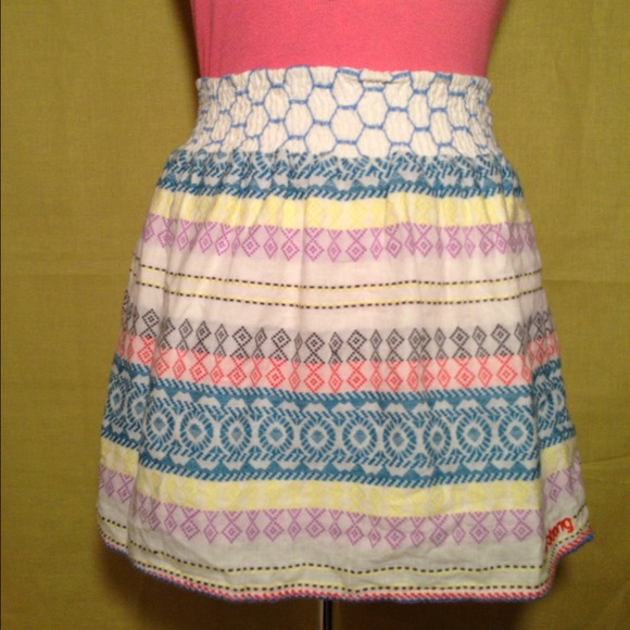πBUNDLEDπFun Billabong skirt!! #117 - Picture 2 of 3