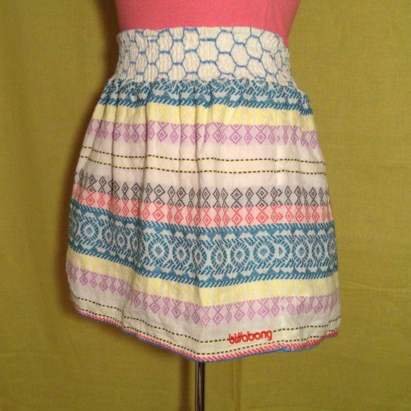 πBUNDLEDπFun Billabong skirt!! #117 - Picture 3 of 3