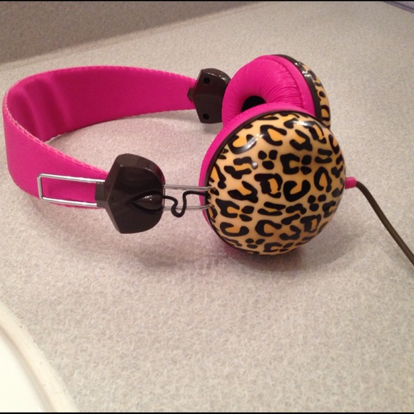 🚫SOLD W/ BUNDLE @josiebrave🚫Leopard & Hot pink