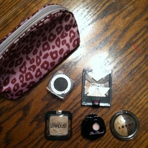 💰sold💰Makeup bundle with makeup bag 🎀