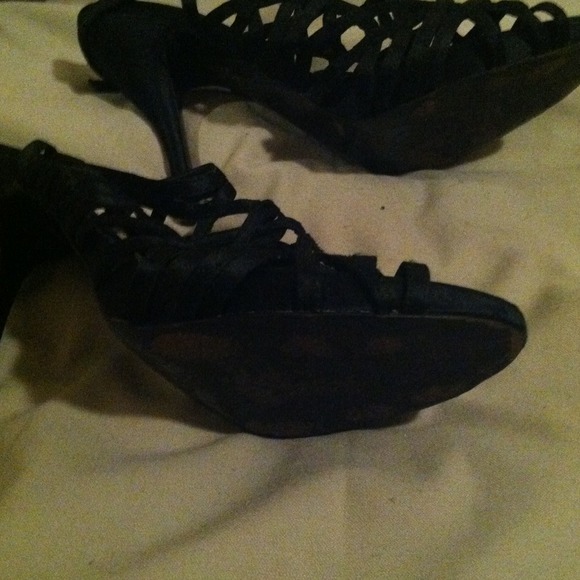 Black satin laced sling backs - Picture 2 of 4