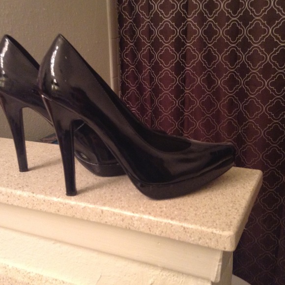 Black heels! Very cute and sexy! 4 inch heel