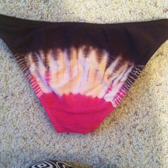 Bikini - Picture 2 of 3