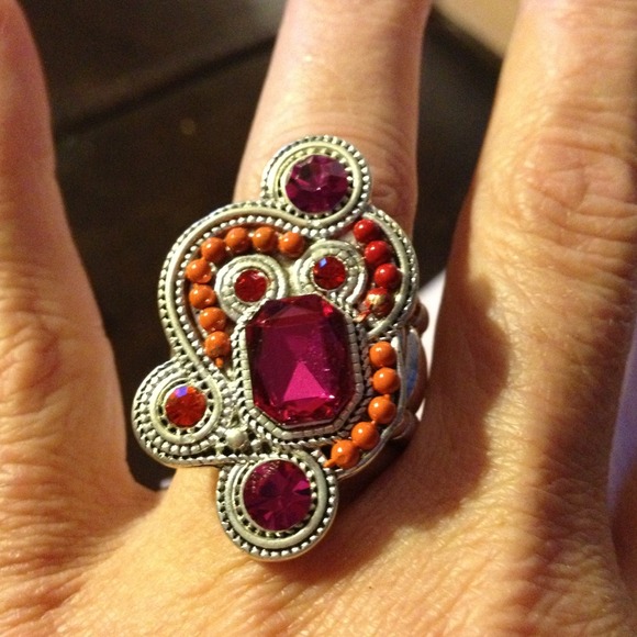 Fusia swirl stretch ring