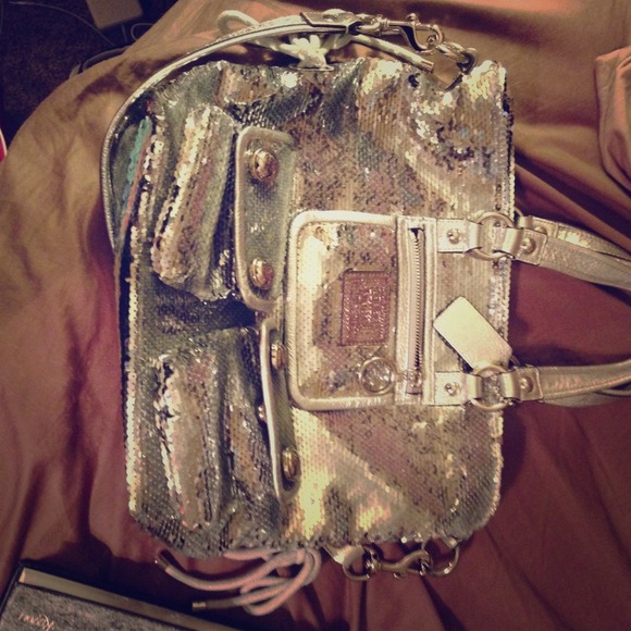 ❗SOLD❗Coach poppy silver sequin purse!