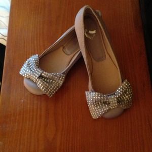 Adorable ballet flats. Color champagne. Size 4.