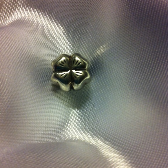 "Sold" @ermindagarguilo Pandora Clover/Shamrock - Picture 2 of 2