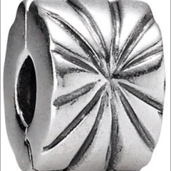 "Sold" to @ermindagarguilo Pandora Sunburst Clip - Picture 1 of 2