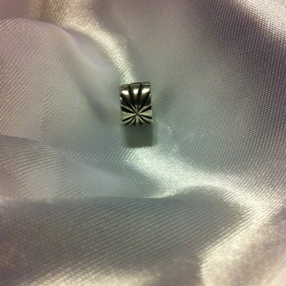"Sold" to @ermindagarguilo Pandora Sunburst Clip - Picture 2 of 2