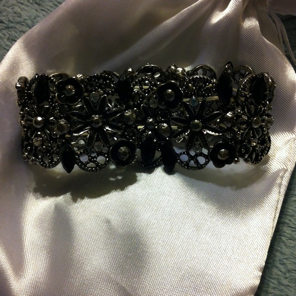 Silver and Black bracelet 🌹