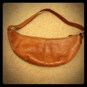 Small banana shoulder bag