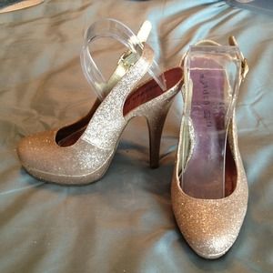💗NWOT Steve Madden Girl Gold Sparkle shoes sz 7💗