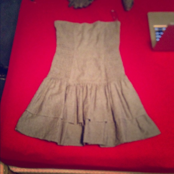 Very cute grey strapless dress