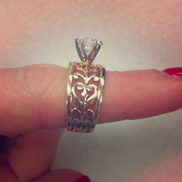 SOLD James Avery ring GOLD