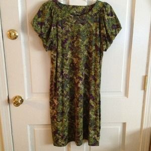 Beautiful dress only worn once.