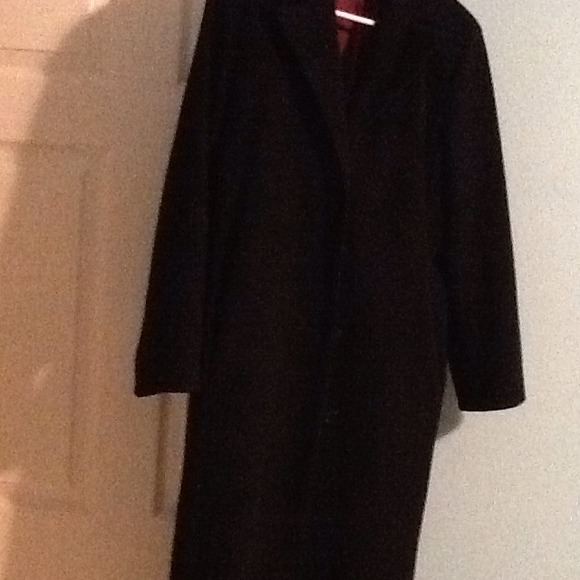 Used  Donnybrook  wool black trench lining worn