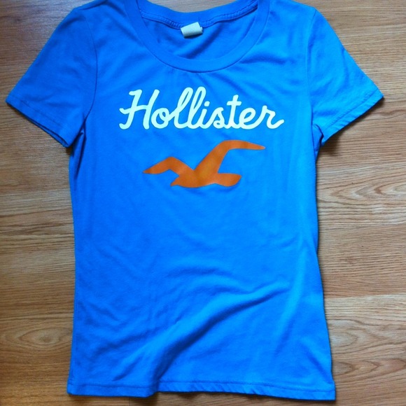 REDUCED! Blue Hollister t-shirt size large