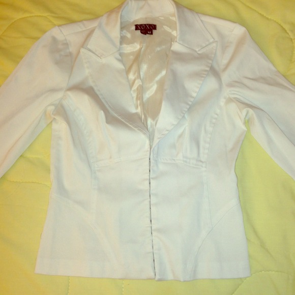 ❌SOLD❌ White Blazer