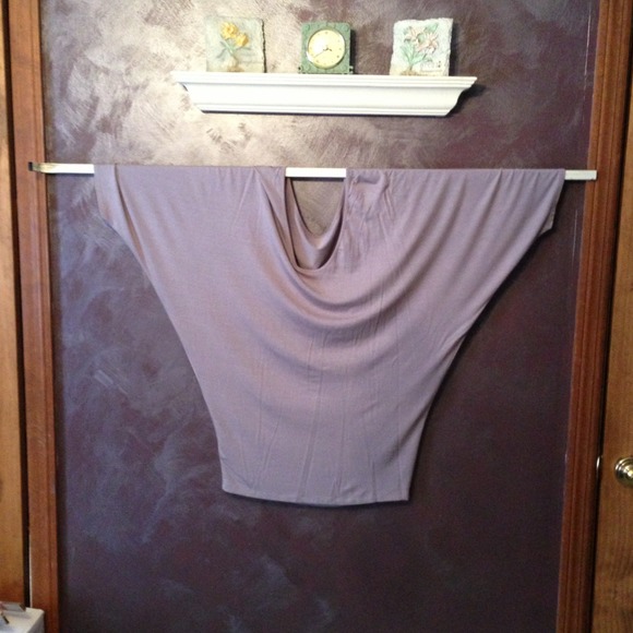 SOLD🎀Scoop Back Dolman Sleeve Top🎀SOLD - Picture 2 of 4