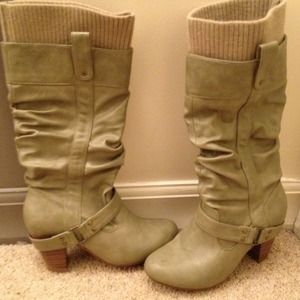 Cute tan boots!