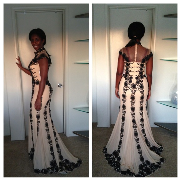 💋SOLD💋💥HOST PICK 10/8 & 8/24💥 Flawless Gown! - Picture 2 of 4