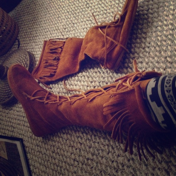 Brand new never worn minnetonka