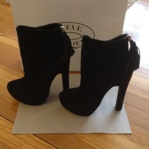 Steve Madden black sued booties