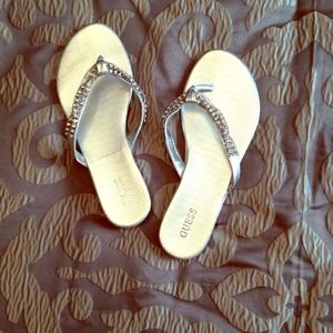 SOLD IN BUNDLE 💖Guess Thong Sandals 👡