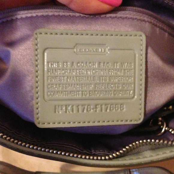 ✨SOLD✨Authentic Coach silver handbag - Picture 3 of 4