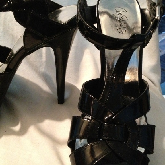 Heels - Picture 2 of 4