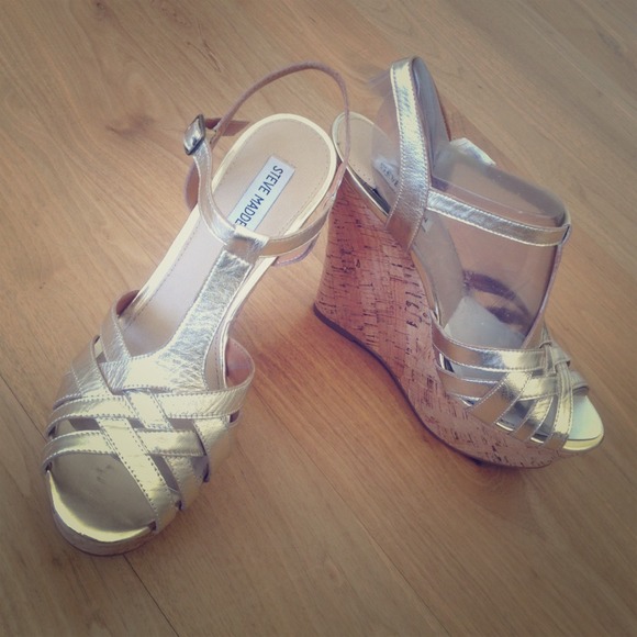 Steve Madden Shoes - ⬇⬇⬇Steve Madden NIB gold wedge sandals