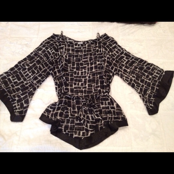 💢Sold💢Sheer black n cream tunic!