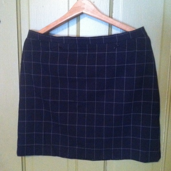 Black checkered stretch skirt