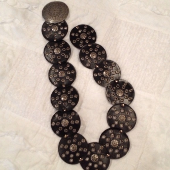 💢Traded💢Black n antique silver belt